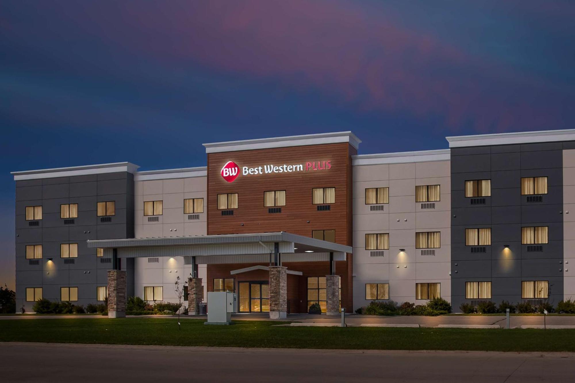 Best Western Plus Morden Екстер'єр фото