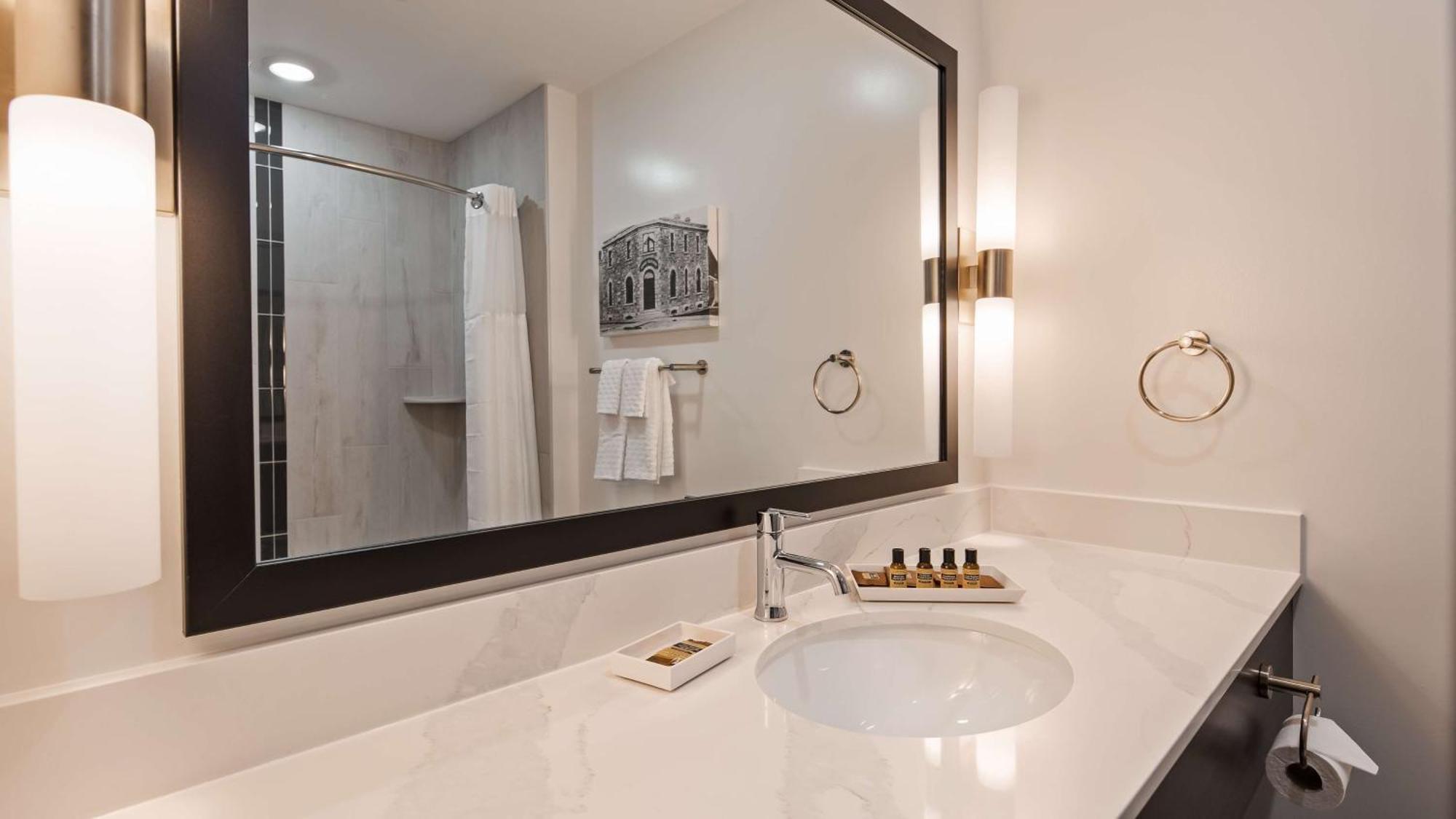 Best Western Plus Morden Екстер'єр фото