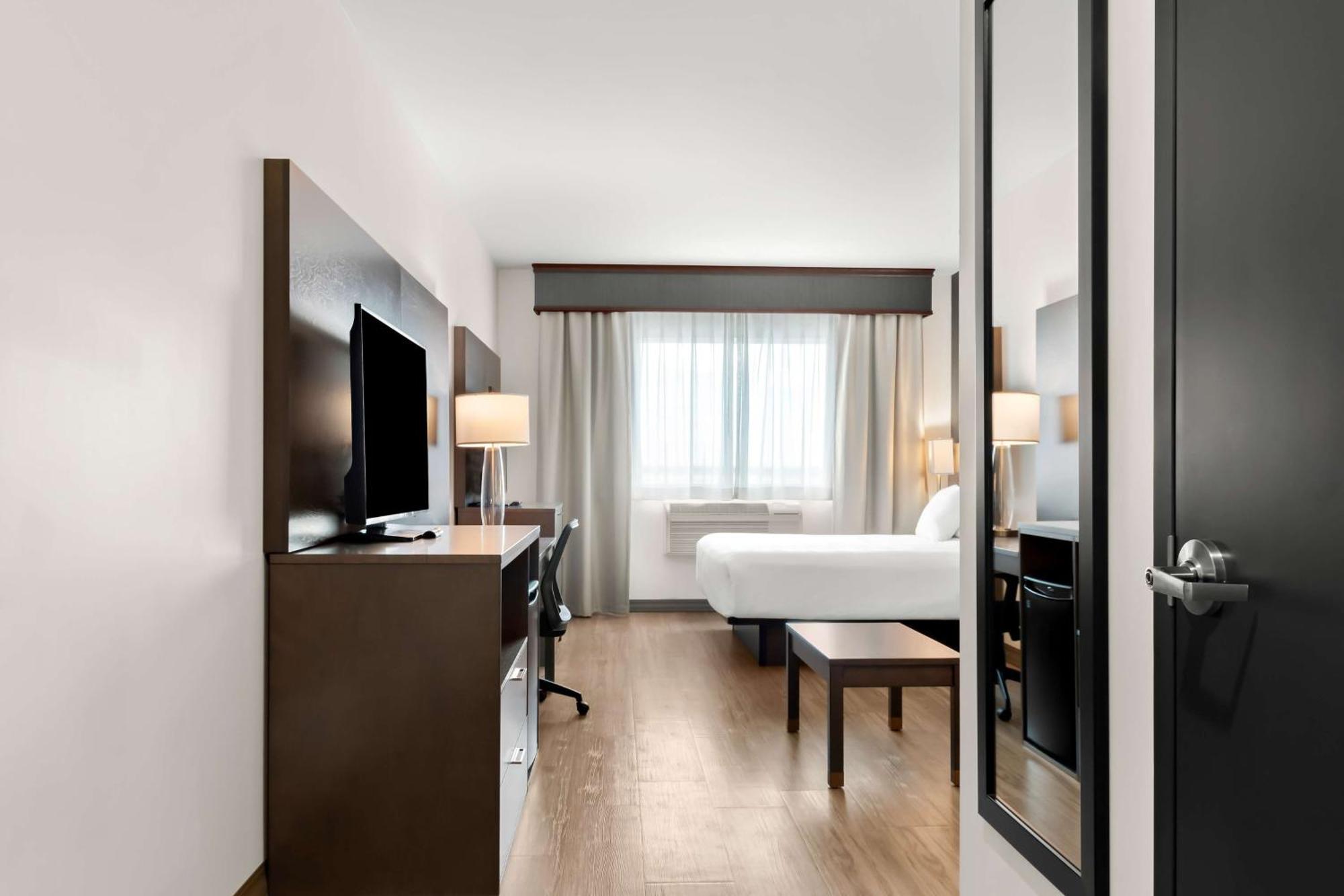 Best Western Plus Morden Екстер'єр фото